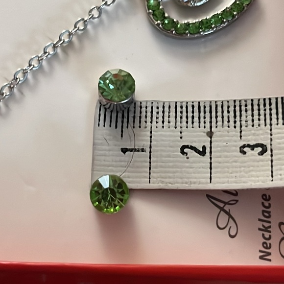 Jaclyn Smith August peridot rhinestones necklace and earring set in silvertone - Picture 4 of 8